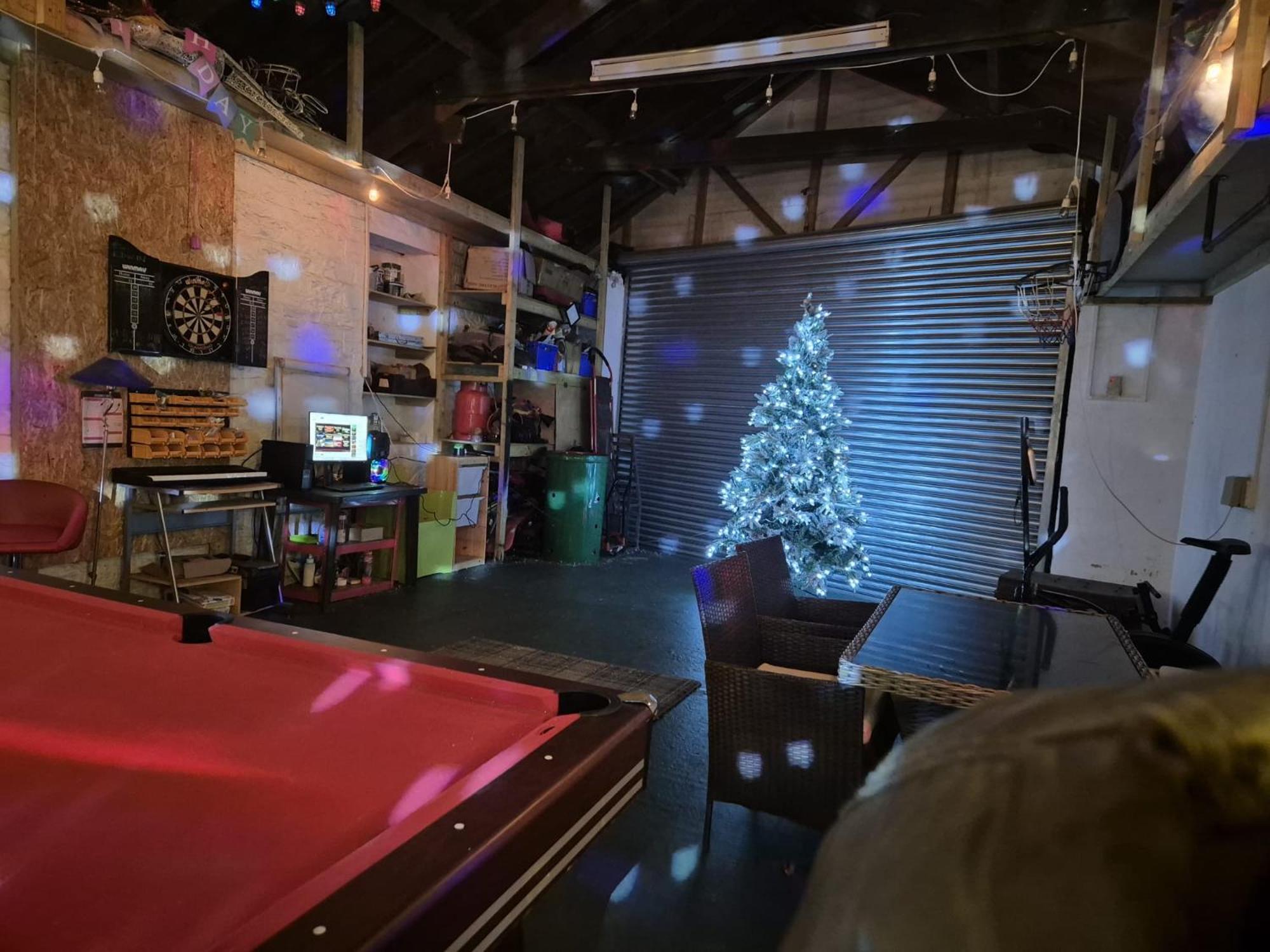 Big Fireplace Aga Hot Tub Wet Room Barn Garage 래넬리 외부 사진